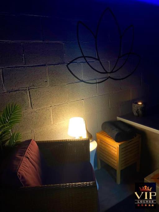 Vip Lounge Appartement Avec Jacuzzi Et Jardin Andenne Eksteriør bilde